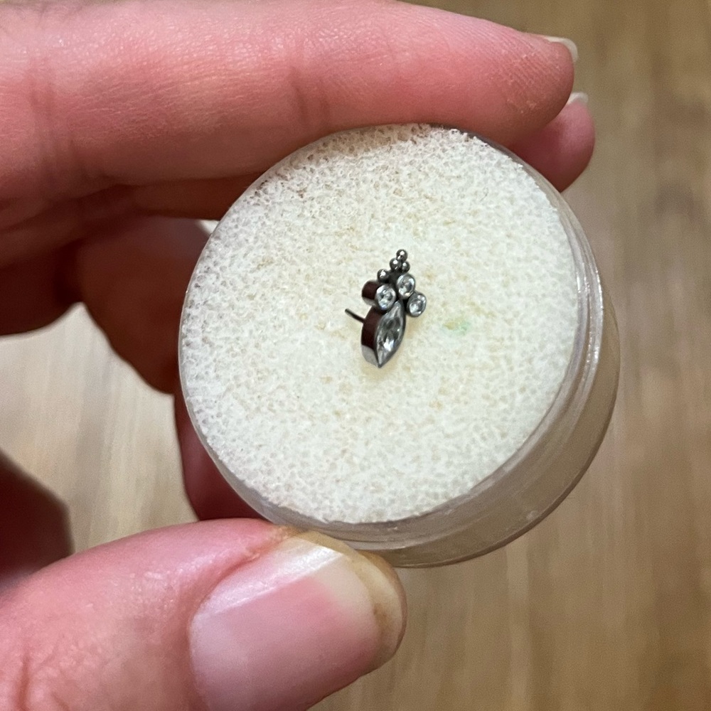 Anatometal Threadless End - Picture 2 of 3